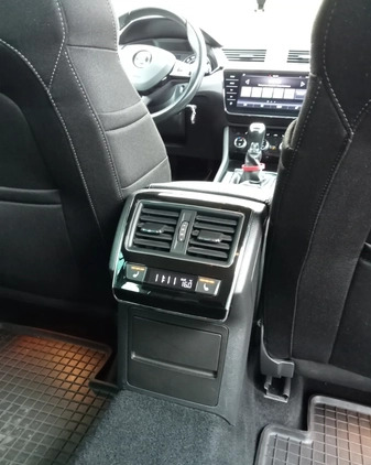 Skoda Superb cena 75700 przebieg: 159500, rok produkcji 2018 z Rajgród małe 326